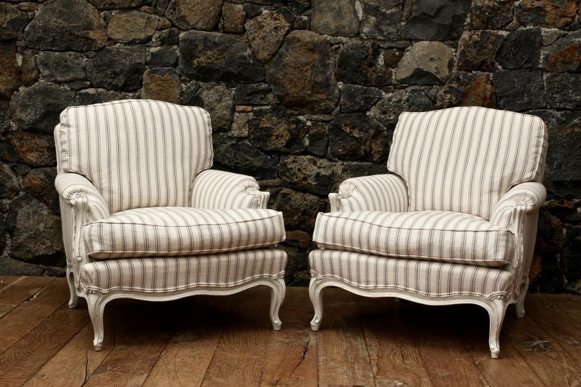 103-22 - Pair of French Louis XV chairs